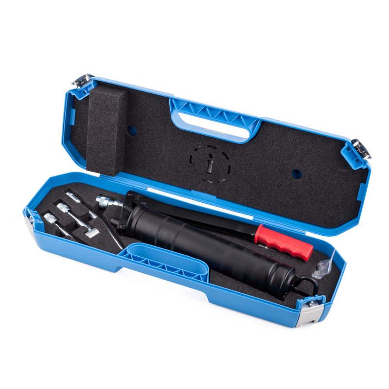 Картинка 1077600/SET   Шприц для смазки с дополнительными переходника SKF от компании «BC Industry» - Профессиональное оборудование для обслуживания промышленных трансмиссий, подшипниковых узлов, валов, ременного привода, шкивов, валов. Инструменты монтажа и демонтажа подшипников, выверка шкивов, соосности, лазерная центровка валов - Алматы, Шымкент, Казахстан..